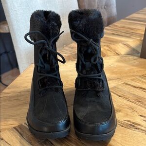 JBU Black Winter Rain Boots with Fake Plush Fur Trim